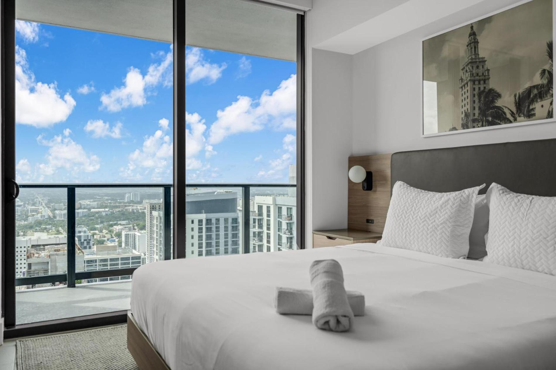Modern 1Br Apartment With Breathtaking Views Heart Of Downtown ไมอามี ภายนอก รูปภาพ