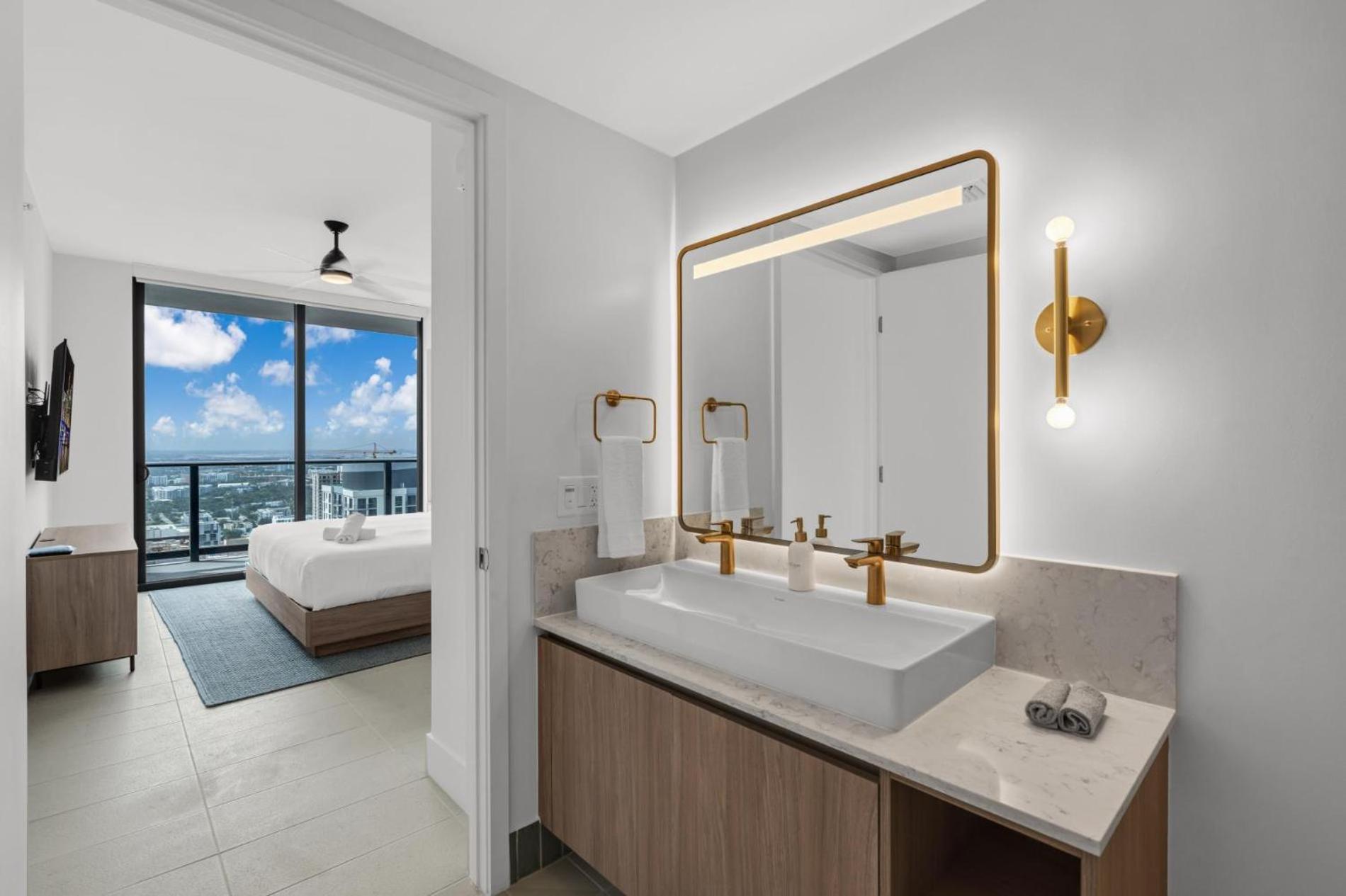 Modern 1Br Apartment With Breathtaking Views Heart Of Downtown ไมอามี ภายนอก รูปภาพ